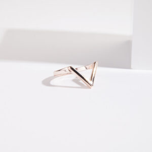 Rose Plain Arrow Ring