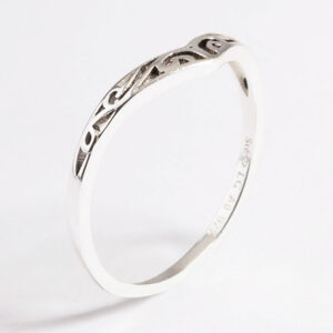 Swirl Detail Point Ring