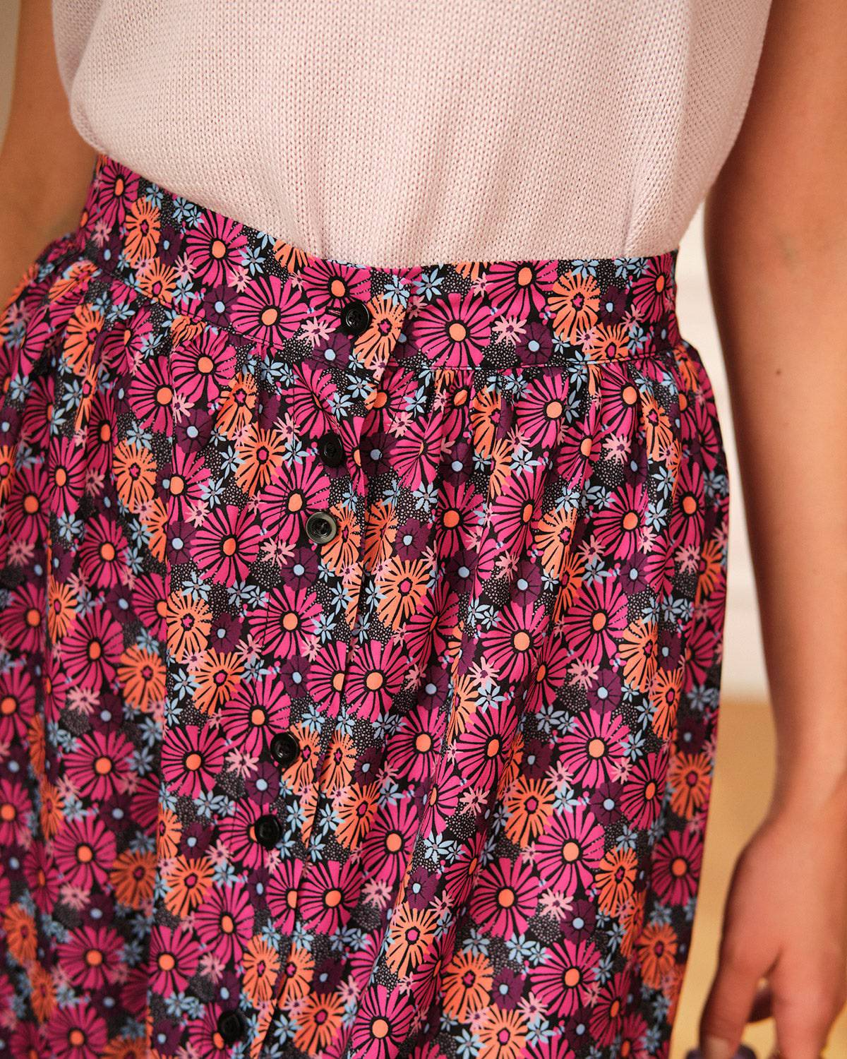 The High Waisted Elastic Floral Skirt - Image 2