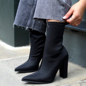 Stylish Chunky Boots – Trendy and Comfortable for All-Day Wear